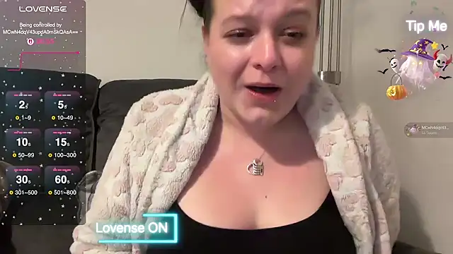 NaughtyWifeUK online show from February 24, 2025, 11:52 pm