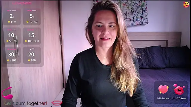 ParisW online show from October 8, 2025, 10:32 pm