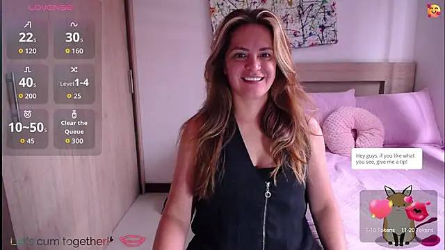 ParisW online show from September 16, 2025, 4:52 pm