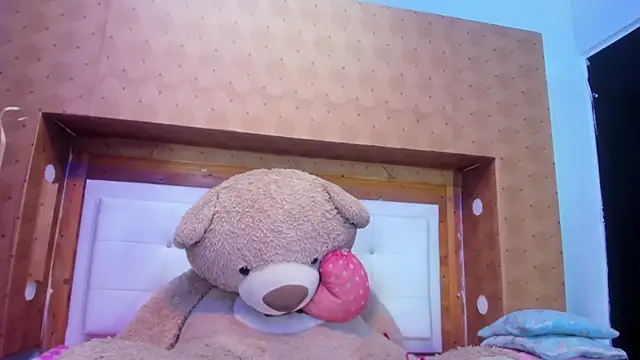 Snapshot of Kendra_Hot1 chatting on March 11, 2025, 11:01 am Kendra Hot1 online show from March 11, 2025, 11:01 am