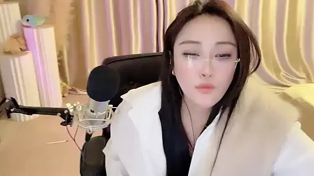 Daisy-77 online show from March 18, 2025, 8:59 pm