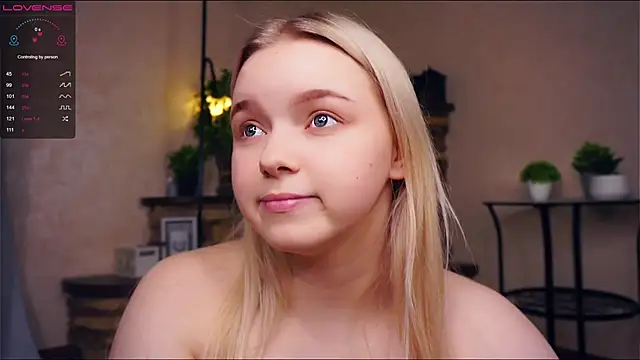 Snapshot of ZaraCreedon chatting on March 20, 2025, 1:24 am ZaraCreedon online show from March 20, 2025, 1:24 am