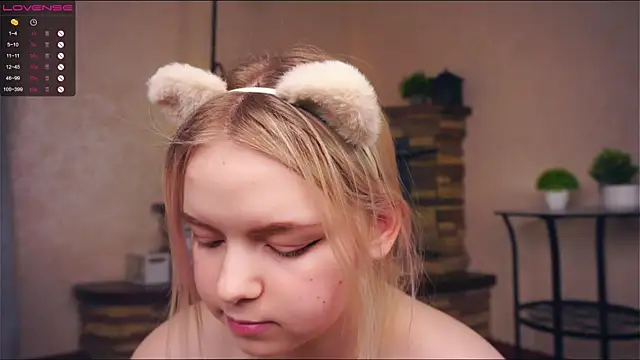 Snapshot of ZaraCreedon chatting on March 21, 2025, 1:34 am ZaraCreedon online show from March 21, 2025, 1:34 am