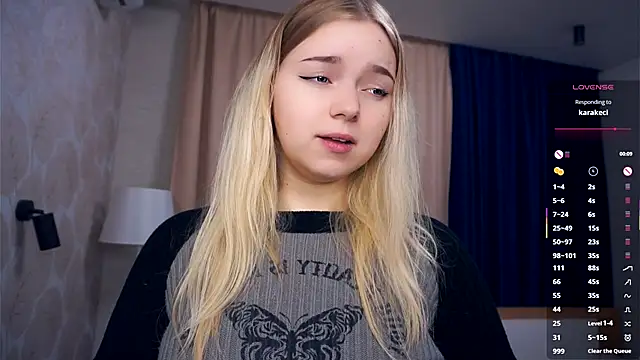 Snapshot of ZaraCreedon chatting on November 28, 2025, 5:18 am ZaraCreedon online show from November 28, 2025, 5:18 am