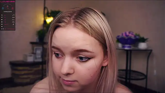 Snapshot of ZaraCreedon chatting on March 7, 2025, 1:31 am ZaraCreedon online show from March 7, 2025, 1:31 am