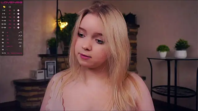 Snapshot of ZaraCreedon chatting on March 11, 2025, 4:19 am ZaraCreedon online show from March 11, 2025, 4:19 am