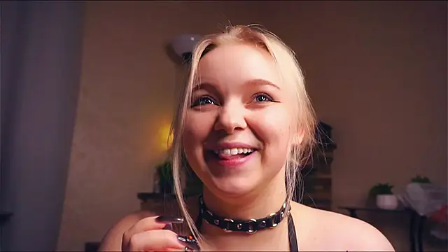 Snapshot of ZaraCreedon chatting on March 23, 2025, 2:37 am ZaraCreedon online show from March 23, 2025, 2:37 am