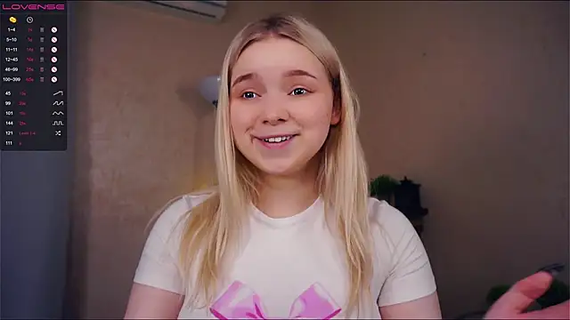 Snapshot of ZaraCreedon chatting on March 20, 2025, 4:29 am ZaraCreedon online show from March 20, 2025, 4:29 am