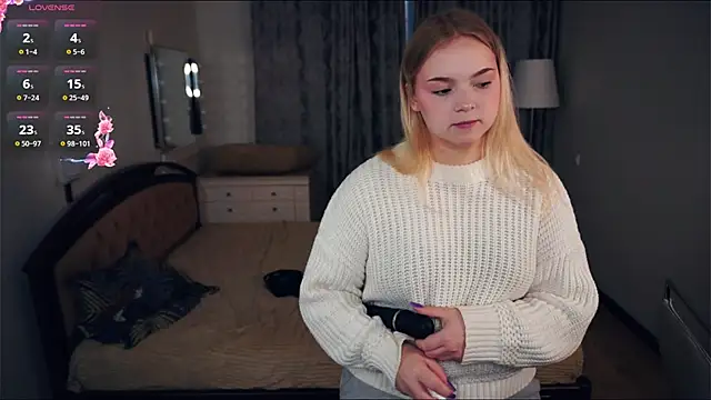 Snapshot of ZaraCreedon chatting on September 21, 2025, 5:12 am ZaraCreedon online show from September 21, 2025, 5:12 am