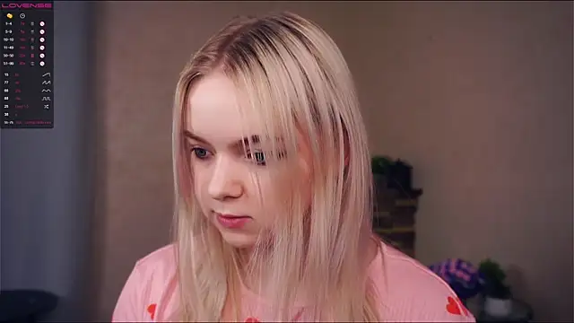 Snapshot of ZaraCreedon chatting on March 6, 2025, 10:26 pm ZaraCreedon online show from March 6, 2025, 10:26 pm