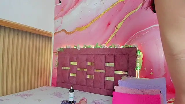 Daisy  rose online show from April 7, 2026, 2:46 am