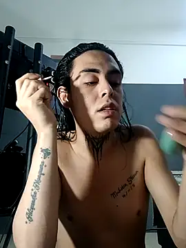 Perla Hotcortes online show from February 25, 2026, 11:04 pm