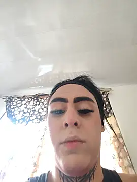 Perla Hotcortes online show from June 23, 2026, 7:56 pm