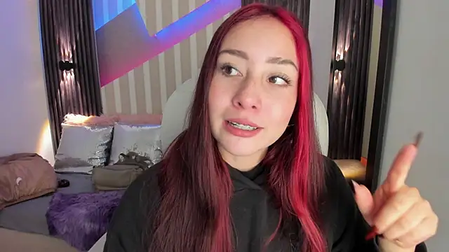 emily layton online show from November 6, 2025, 2:54 pm