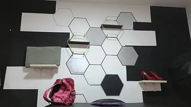 alondrabigtits online show from September 14, 2025, 11:10 am