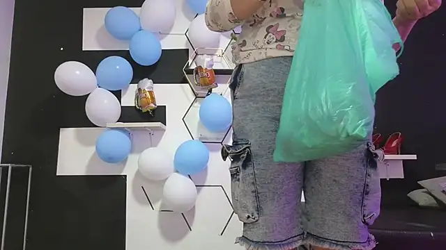 alondrabigtits online show from October 2, 2025, 12:08 pm