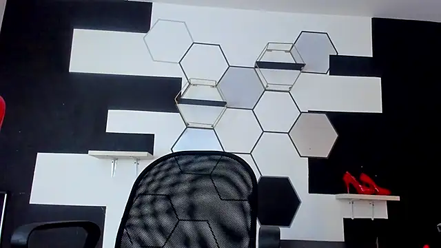 alondrabigtits online show from March 10, 2025, 11:55 am