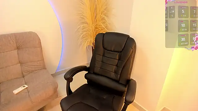 Ada Monroe10 online show from September 18, 2025, 1:36 pm