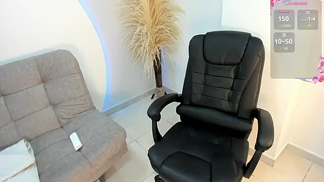 Ada Monroe10 online show from September 23, 2025, 1:18 pm