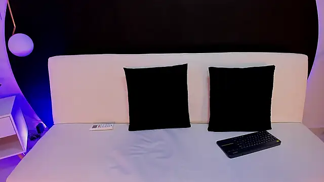 Ada Monroe10 online show from February 13, 2026, 2:28 pm