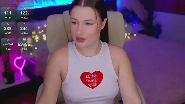 Snapshot of OneLaya chatting on November 25, 2025, 3:12 pm OneLaya online show from November 25, 2025, 3:12 pm