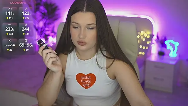 Snapshot of OneLaya chatting on September 11, 2025, 6:57 am OneLaya online show from September 11, 2025, 6:57 am