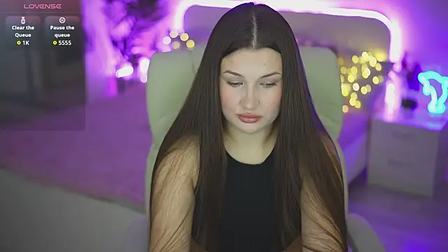 Snapshot of OneLaya chatting on September 15, 2025, 7:09 am OneLaya online show from September 15, 2025, 7:09 am