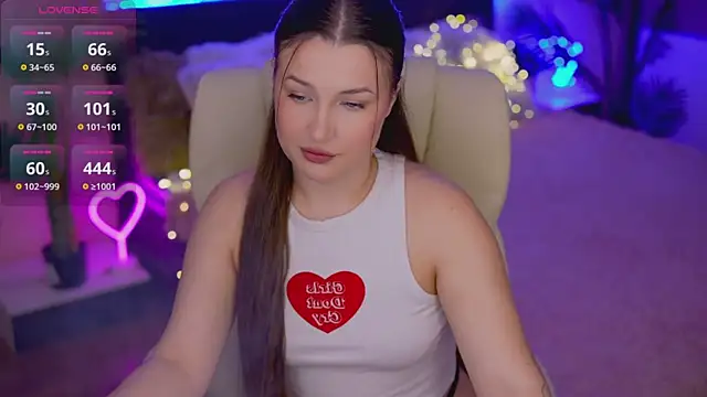 Snapshot of OneLaya chatting on December 1, 2025, 8:48 am OneLaya online show from December 1, 2025, 8:48 am