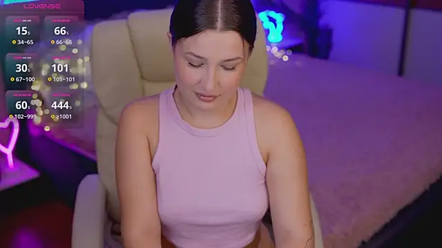 Snapshot of OneLaya chatting on November 11, 2025, 3:07 pm OneLaya online show from November 11, 2025, 3:07 pm