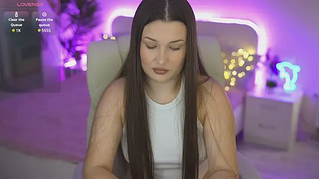 Snapshot of OneLaya chatting on September 14, 2025, 1:55 pm OneLaya online show from September 14, 2025, 1:55 pm