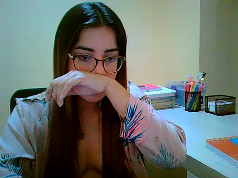 maliamiller online show from October 10, 2025, 7:42 am