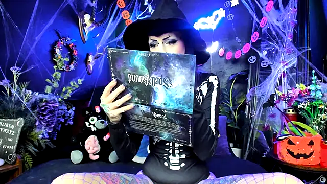 Snapshot of Purple_Coffin666 chatting on October 7, 2025, 8:59 am Purple Coffin666 online show from October 7, 2025, 8:59 am