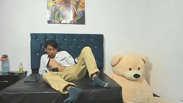 Snapshot of AXEL_AND_THOMAS chatting on January 8, 2025, 1:31 pm AXEL AND THOMAS online show from January 8, 2025, 1:31 pm