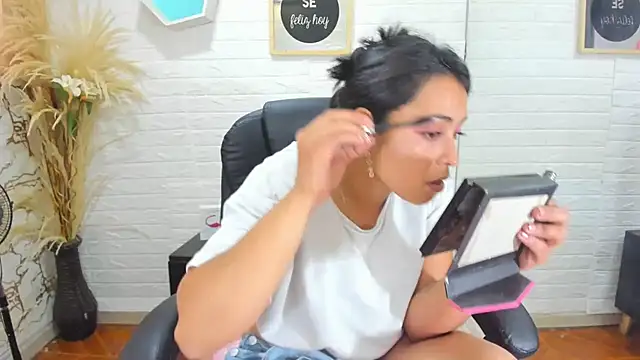 Snapshot of Aisha_09 chatting on February 23, 2025, 1:53 pm Aisha 09 online show from February 23, 2025, 1:53 pm