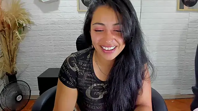 Snapshot of Aisha_09 chatting on March 6, 2025, 2:08 pm Aisha 09 online show from March 6, 2025, 2:08 pm