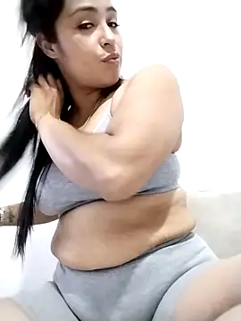 Snapshot of Aisha_09 chatting on April 10, 2026, 2:13 pm Aisha 09 online show from April 10, 2026, 2:13 pm