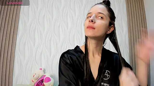  ashleymiller online show from April 30, 2026, 5:09 pm