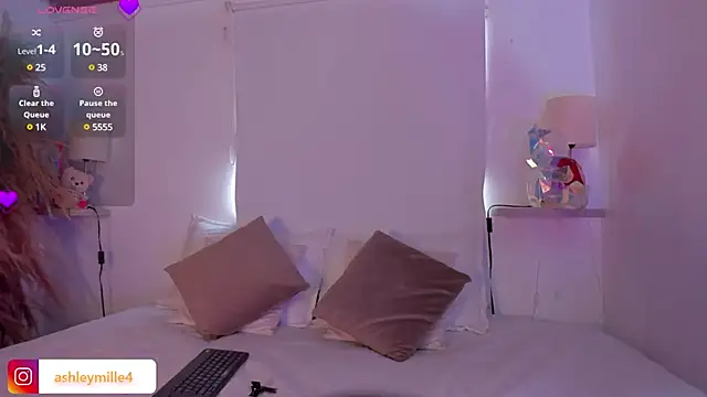  ashleymiller online show from March 12, 2025, 7:04 pm