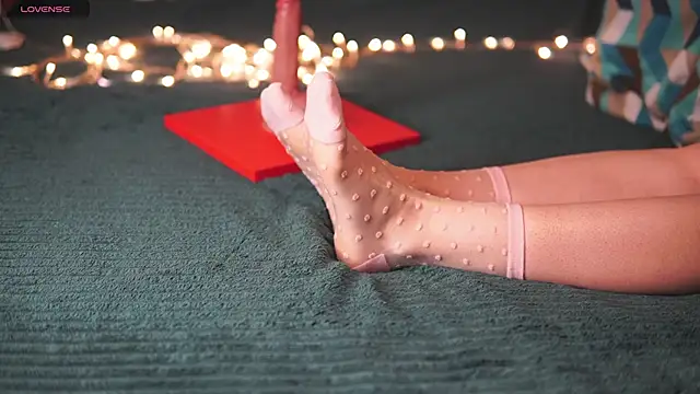 Yourlittledemon online show from December 13, 2024, 3:00 pm