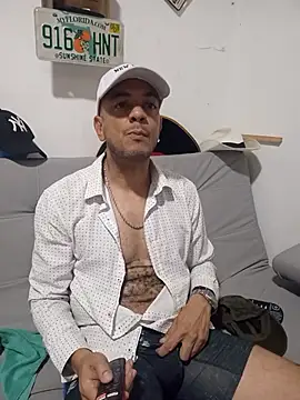 latinmartin73 online show from November 11, 2025, 12:38 am