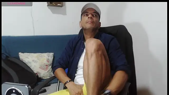 latinmartin73 online show from May 11, 2026, 11:46 pm