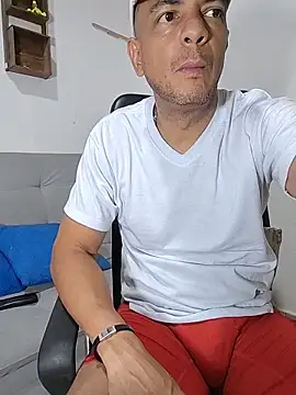 latinmartin73 online show from June 2, 2026, 12:32 am