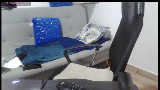 latinmartin73 online show from March 25, 2026, 12:11 am