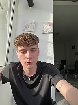 Snapshot of MiguelRausch chatting on April 9, 2026, 4:13 pm MiguelRausch online show from April 9, 2026, 4:13 pm