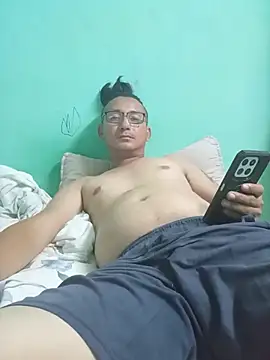 Andresguz35 online show from July 5, 2026, 5:58 am