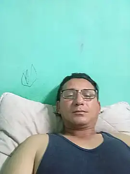 Andresguz35 online show from June 14, 2026, 4:14 am