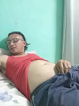 Andresguz35 online show from July 15, 2026, 3:35 am