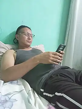 Andresguz35 online show from July 24, 2026, 3:46 am