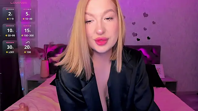 Emma  Leee online show from October 6, 2025, 12:45 am