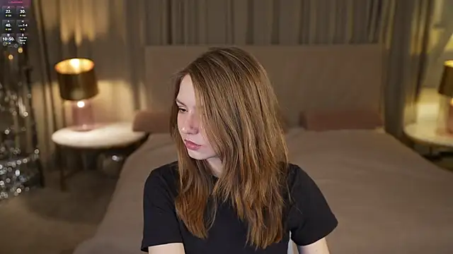 Snapshot of Michelle_054 chatting on October 9, 2025, 11:38 pm Michelle 054 online show from October 9, 2025, 11:38 pm